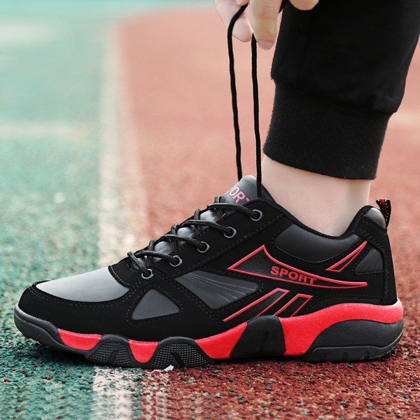 Tenisi actuali pentru bărbați în patru culori