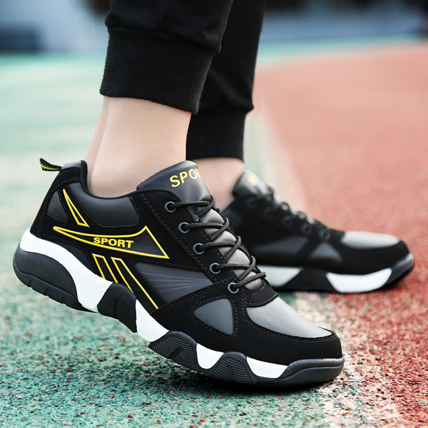 Tenisi actuali pentru bărbați în patru culori