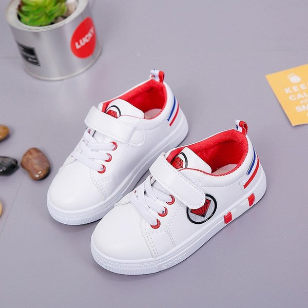 Gyerek sportcipő fiúknak nyakkendővel és matricával - két színben