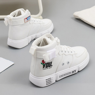 Μοντέρνα μοντέλα γυναικεία πάνινα παπούτσια - διάφορα μοντέλα