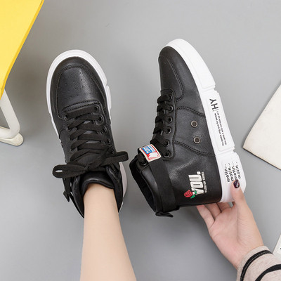 Μοντέρνα μοντέλα γυναικεία πάνινα παπούτσια - διάφορα μοντέλα