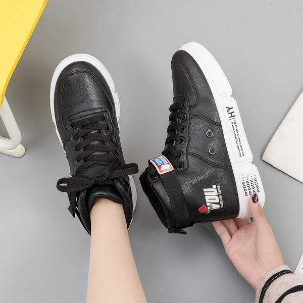 Μοντέρνα μοντέλα γυναικεία πάνινα παπούτσια - διάφορα μοντέλα