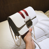 Geanta de mana mica, moderna, cu inchidere metalica