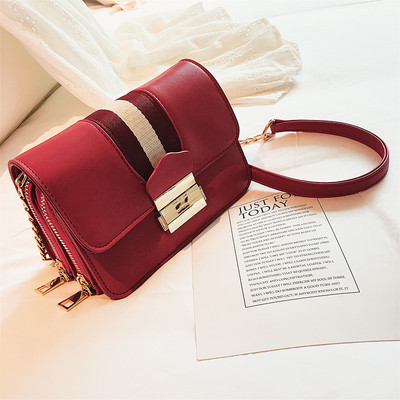 Geanta de mana mica, moderna, cu inchidere metalica