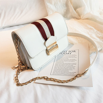 Geanta de mana mica, moderna, cu inchidere metalica