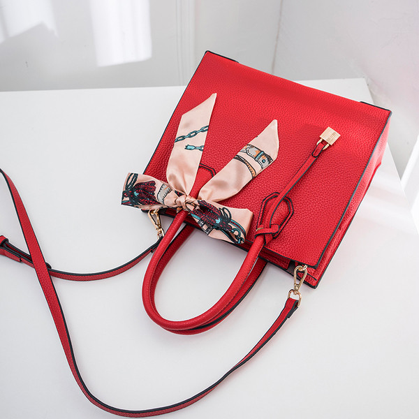 Geanta de dama moderna din piele in trei culori