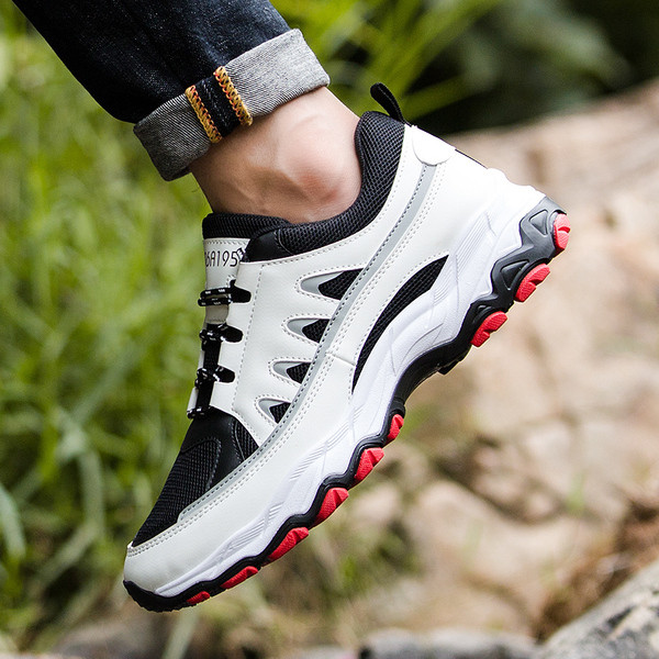 Model nou de adidasi barbatesti cu talpa aspra in doua culori