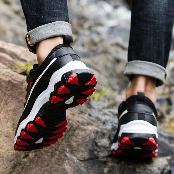 Model nou de adidasi barbatesti cu talpa aspra in doua culori