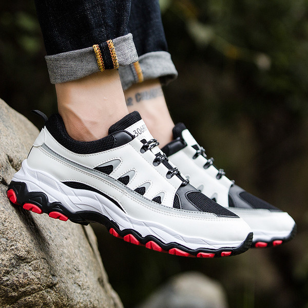 Model nou de adidasi barbatesti cu talpa aspra in doua culori