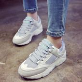 Model actual de adidasi de dama cu platforma in trei culori