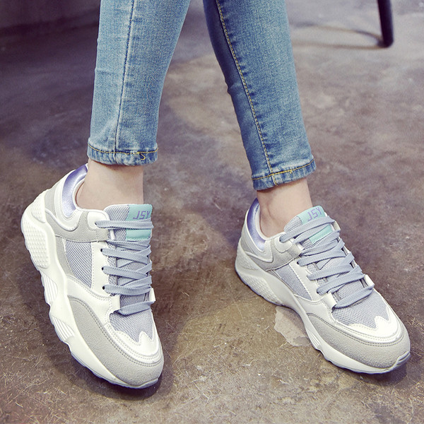 Model actual de adidasi de dama cu platforma in trei culori