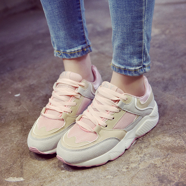 Model actual de adidasi de dama cu platforma in trei culori