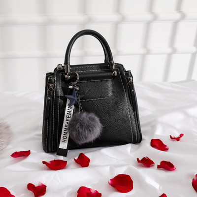 Geanta de dama moderna in negru si rosu