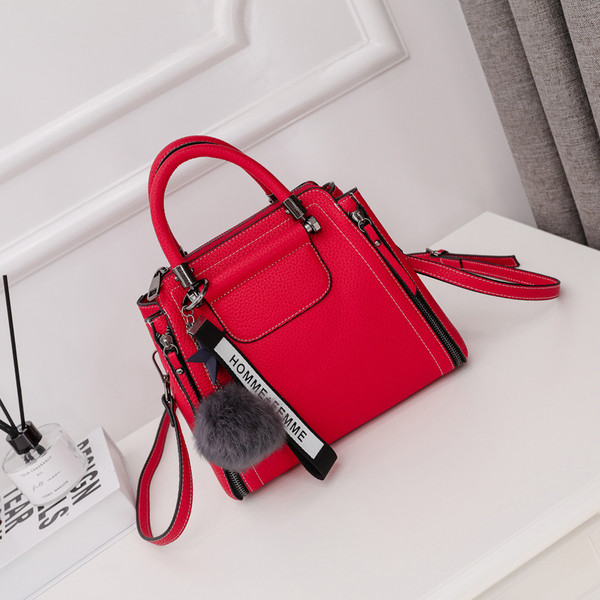 Geanta de dama moderna in negru si rosu