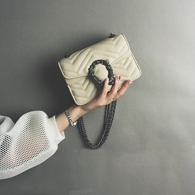 Geanta de dama eleganta in mai multe culori cu inchidere metalica