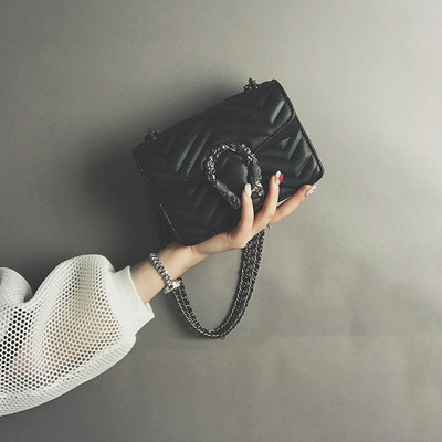 Geanta de dama eleganta in mai multe culori cu inchidere metalica