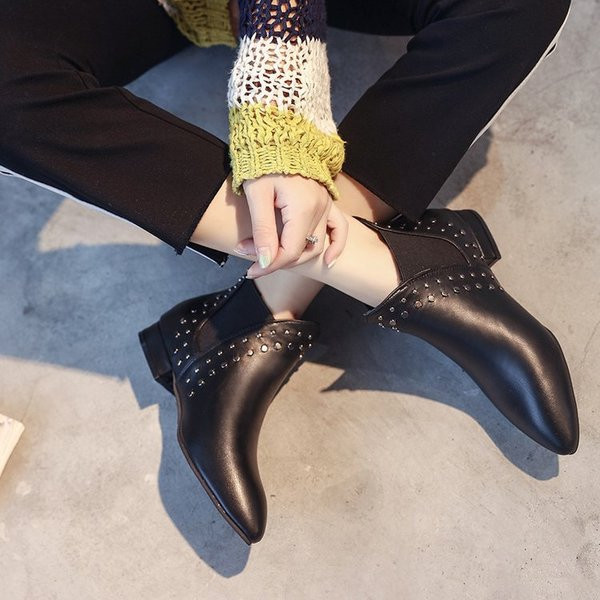 Cizme zilnice ascuțite de damă cu ochiuri