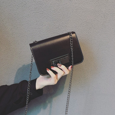 Geantă de mână mică și elegantă, cu închidere din metal