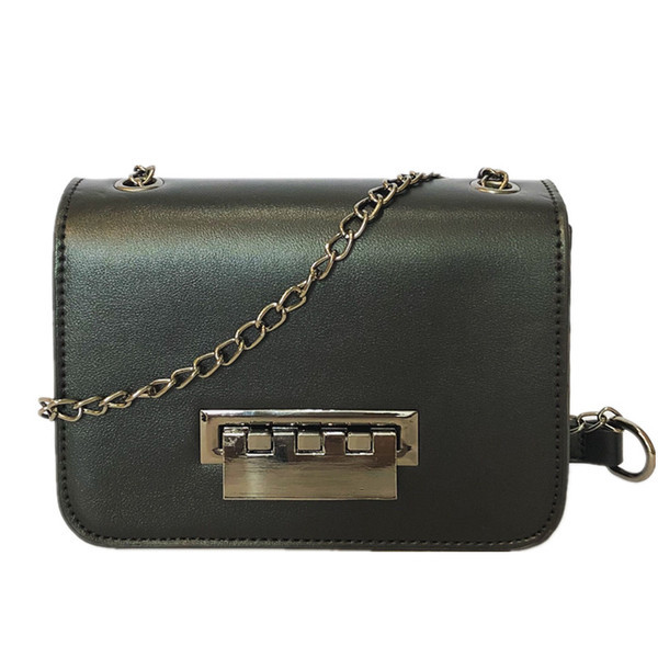 Geantă de mână mică și elegantă, cu închidere din metal