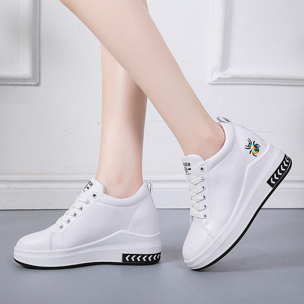 Adidasi moderni de dama cu talpa inalta si broderie in doua culori