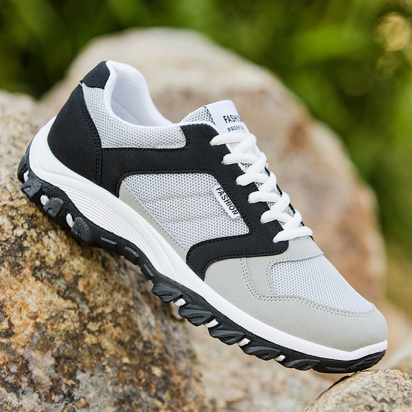 Adidasi moderni pentru barbati cu talpa aspra in trei culori