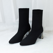 Κομψές γυναικείες  μπότες από σουέτ