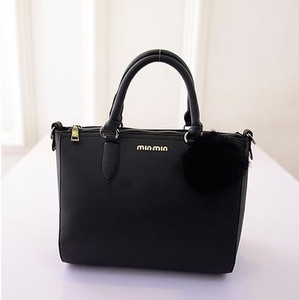 Дамска чанта с аксесоар пух в няколко цвята