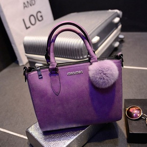 Дамска чанта с аксесоар пух в няколко цвята