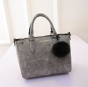 Дамска чанта с аксесоар пух в няколко цвята