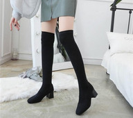 Елегантни дамски ботуши в черен цвят