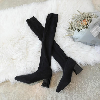 Елегантни дамски ботуши в черен цвят