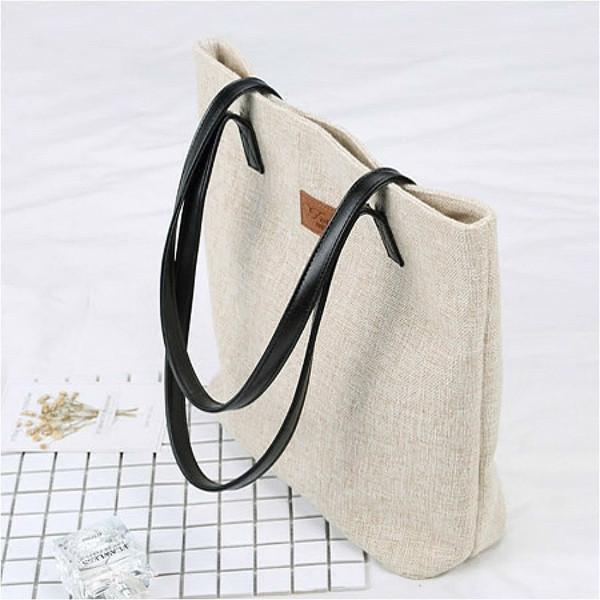 Geanta de dama moderna potrivita pentru utilizarea de zi cu zi in doua culori