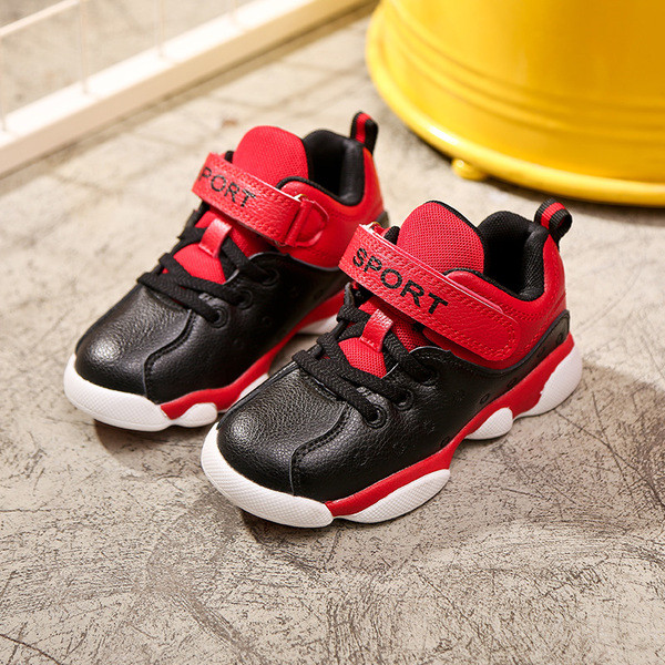 Adidasi copii pentru baieti potriviti pentru sport in negru