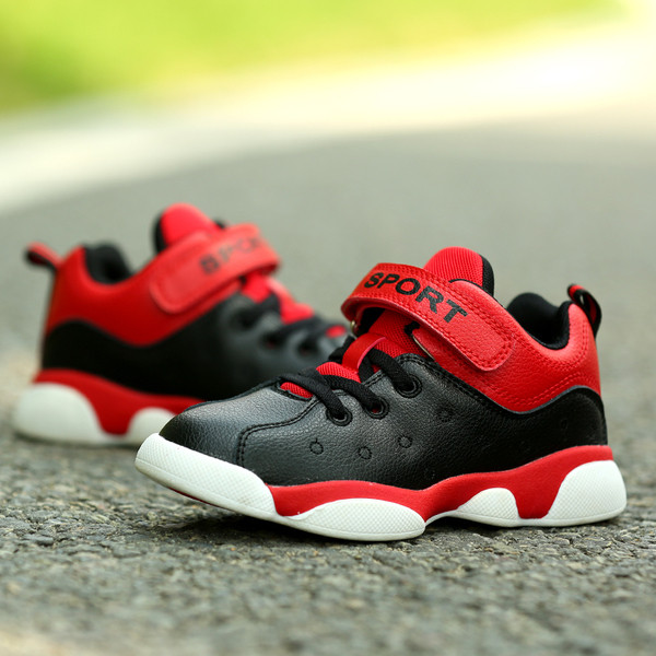 Adidasi copii pentru baieti potriviti pentru sport in negru