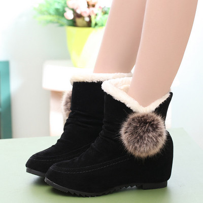 Μοντέρνες γυναικείες μπότες σε τρία χρώματα