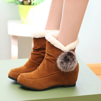 Μοντέρνες γυναικείες μπότες σε τρία χρώματα