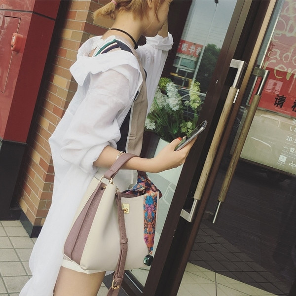 Geanta de dama eleganta din piele in doua culori