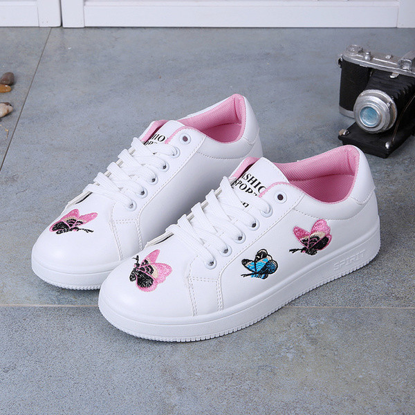 Tenisi de dama actuali cu broderie in doua culori potriviti pentru utilizarea de zi cu zi