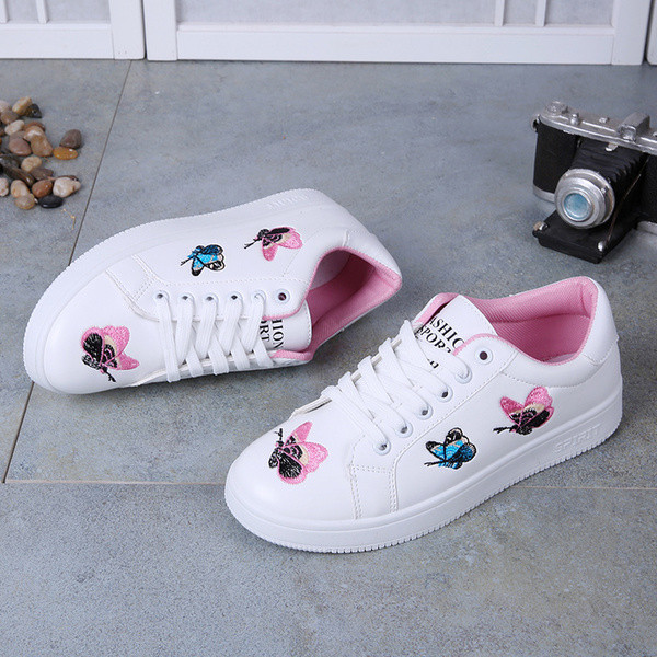 Tenisi de dama actuali cu broderie in doua culori potriviti pentru utilizarea de zi cu zi