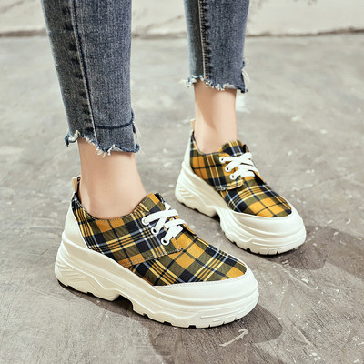 Νέο μοντέλο γυναικεία πάνινα παπούτσια με υψηλή σόλα σε δύο χρώματα