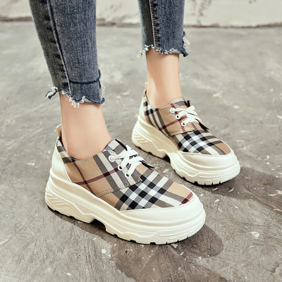 Νέο μοντέλο γυναικεία πάνινα παπούτσια με υψηλή σόλα σε δύο χρώματα