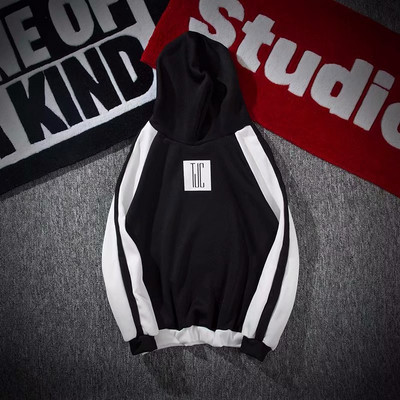 Ανδρικό καθημερινό φούτερ με περιμετρικά άκρα και επιγραφή