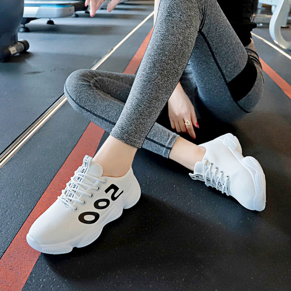 Μοντέρνα αθλτικά παπούτσια με ψηλή σόλα σε τρία χρώματα