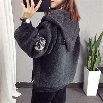 Hanorac de dama modern cu emblema si gluga in doua culori