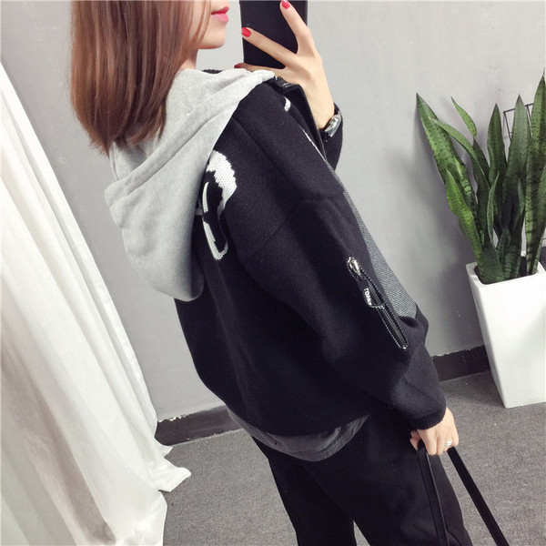 Hanorac de dama modern in doua culori cu imprimeu