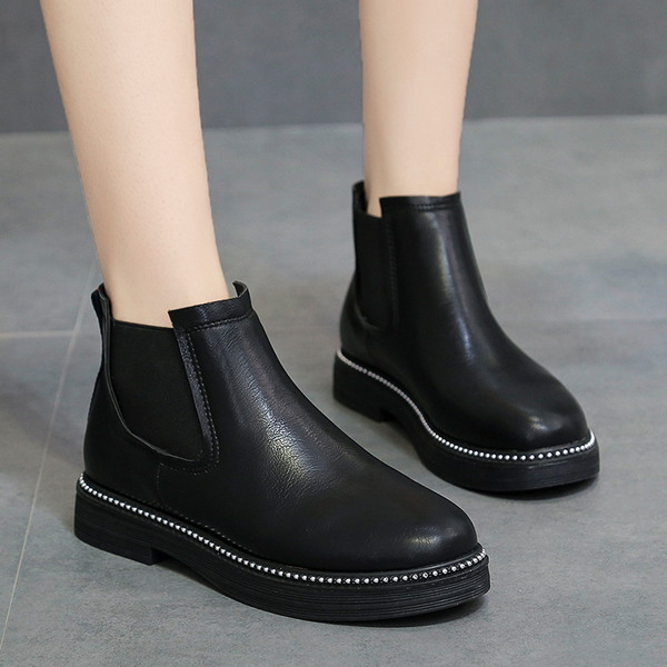 Model NOU de ghete de dama curate din piele ecologica in doua culori