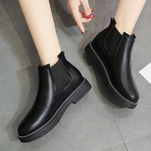 Model NOU de ghete de dama curate din piele ecologica in doua culori