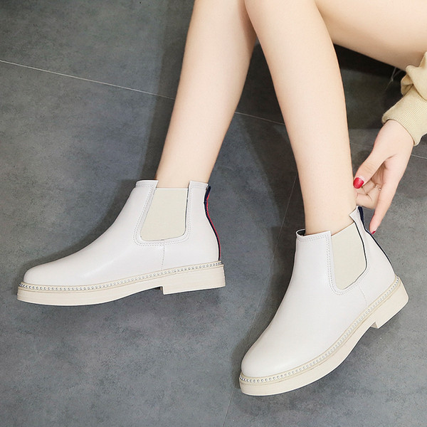 Model NOU de ghete de dama curate din piele ecologica in doua culori