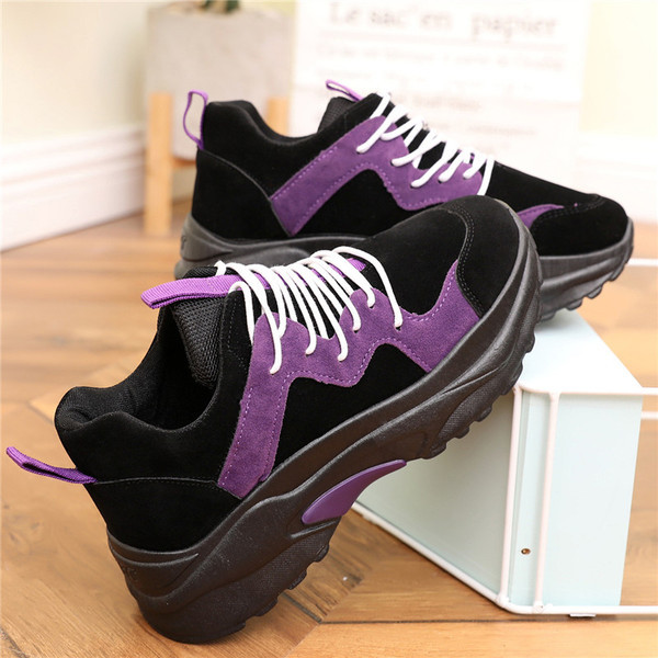 Γυναικεία αθλητικά παπούτσια από οικολογικό σουέτ με ψηλή σόλα σε δύο χρώματα