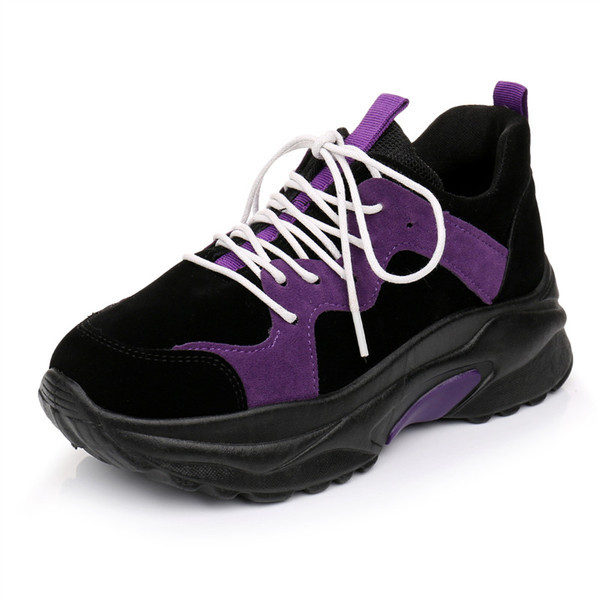 Γυναικεία αθλητικά παπούτσια από οικολογικό σουέτ με ψηλή σόλα σε δύο χρώματα